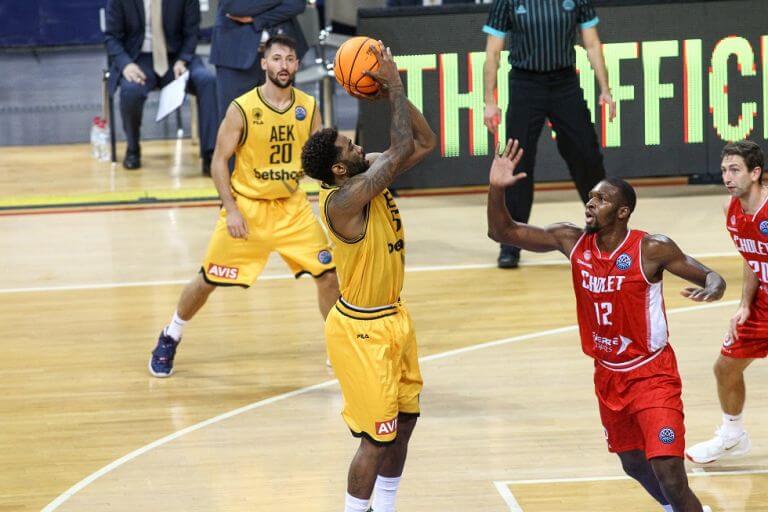 Με ένα κόμπο και ένα ειδικό παίκτη