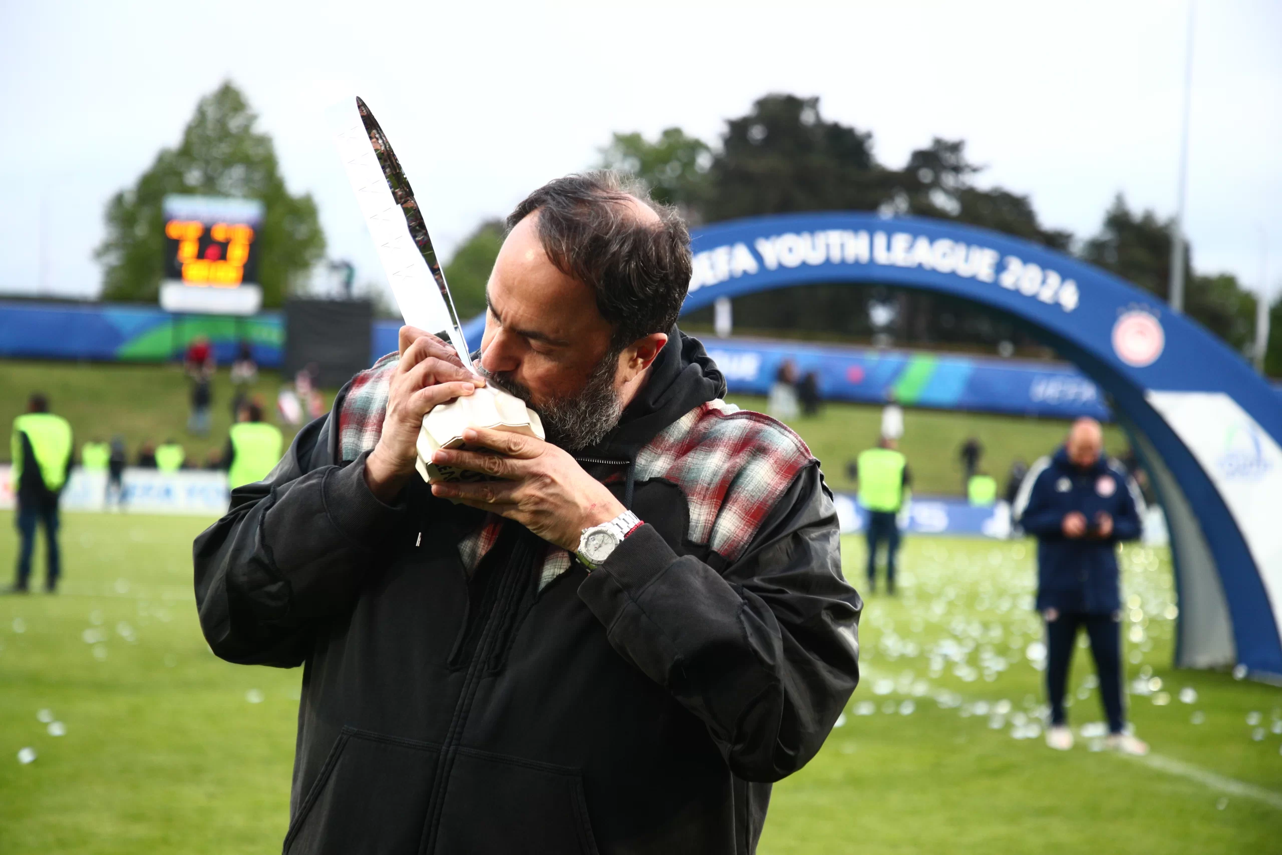 Στα Paparazzi μας: Φίλε έλα απόψε που πονάω…