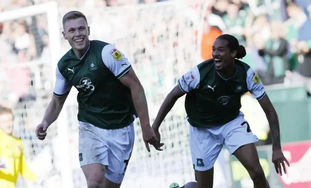 Μονό και σύστημα στις μικρές Αγγλίδες