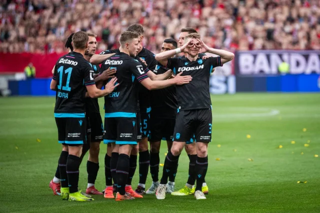 Επικίνδυνη Βικτόρια Πλζεν, αμφίσκορο στο σκανδιναβικό ντέρμπι