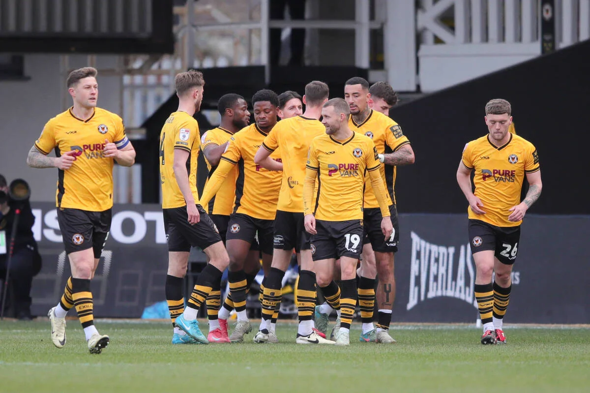 Τριπλέτα αουτσάιντερ & δυάδα με γκολ