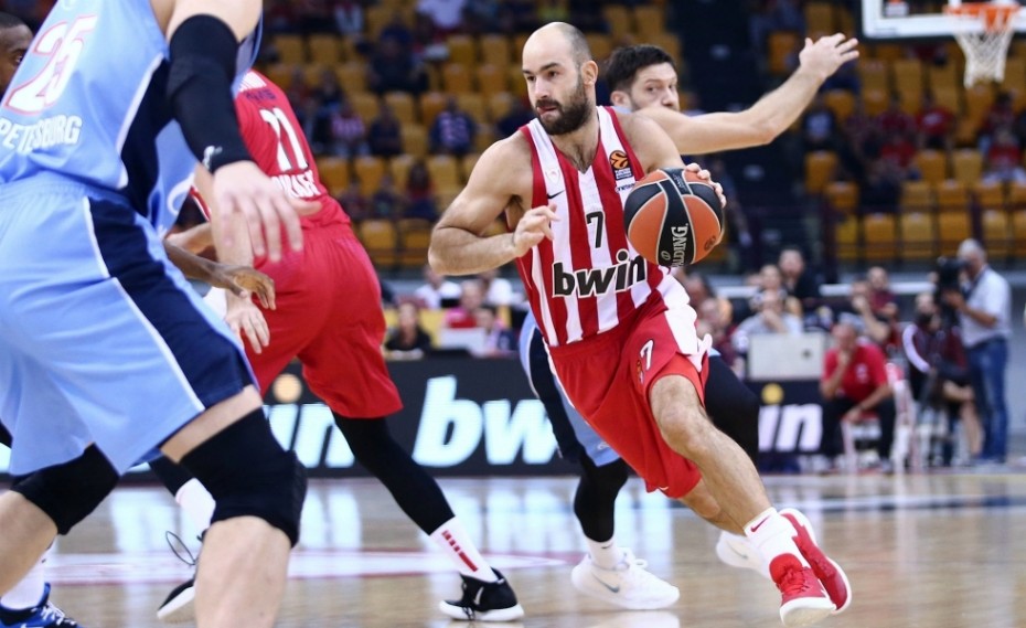 Με δύο ειδικά και ένα σημείο