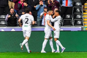 Τρία Εγγλέζικα αουτσάιντερ