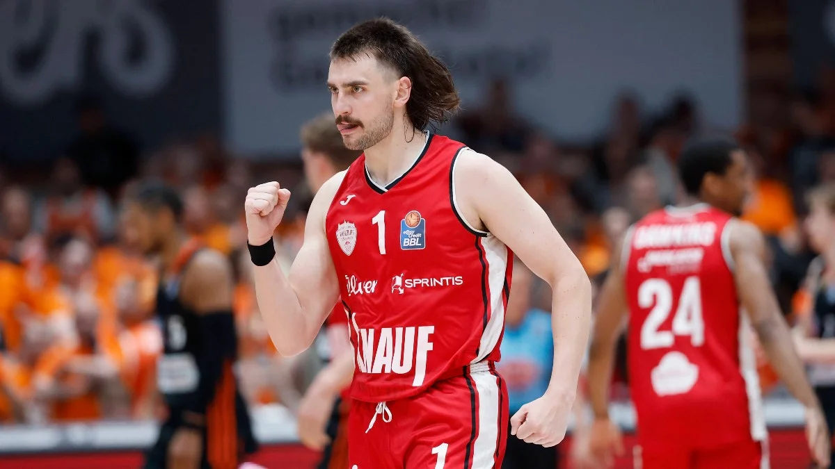 Ο «ψηλός» των ειδικών συνθηκών και ο Ντεκ των φτωχών