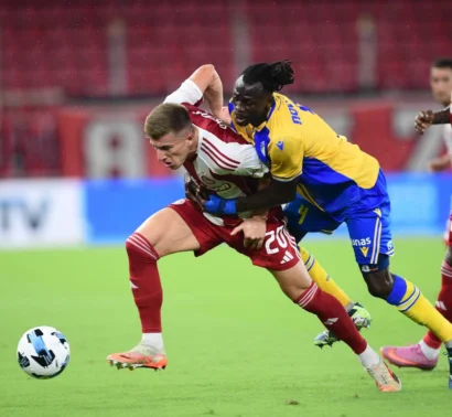 Trixie με κάρτες παικτών που είναι στο όριο τιμωρίας