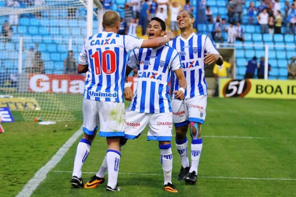 Με μια δυάδα άσων