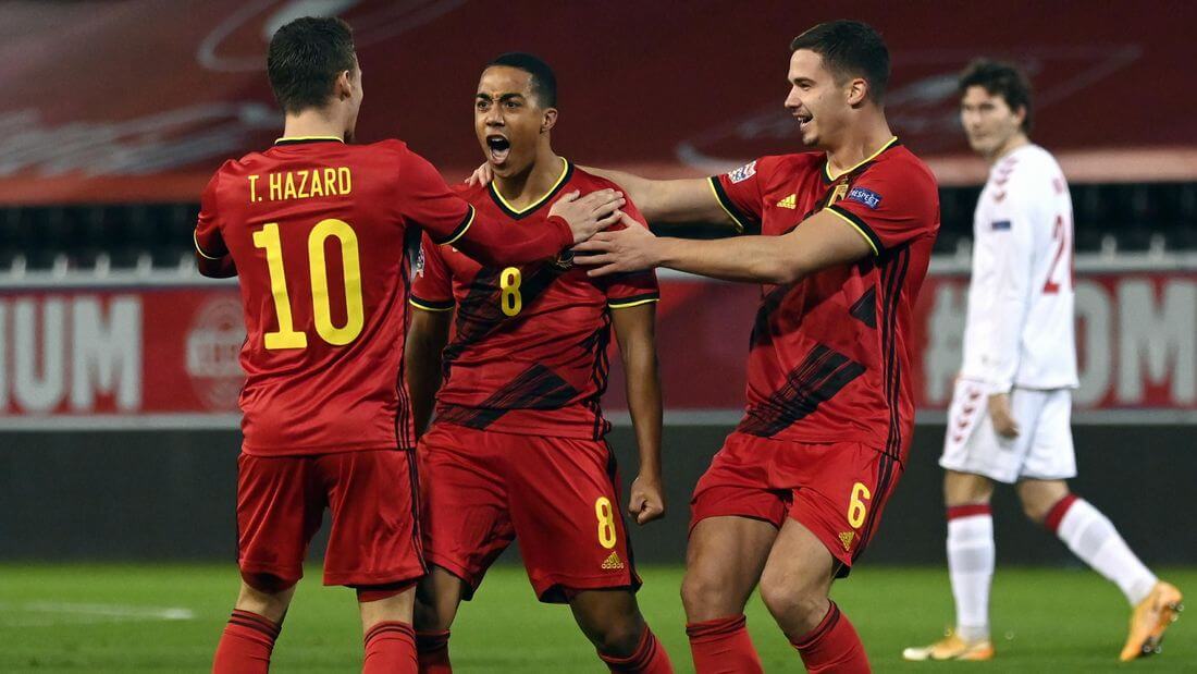 Τρία μεγάλα και μια δυάδα ομίλων