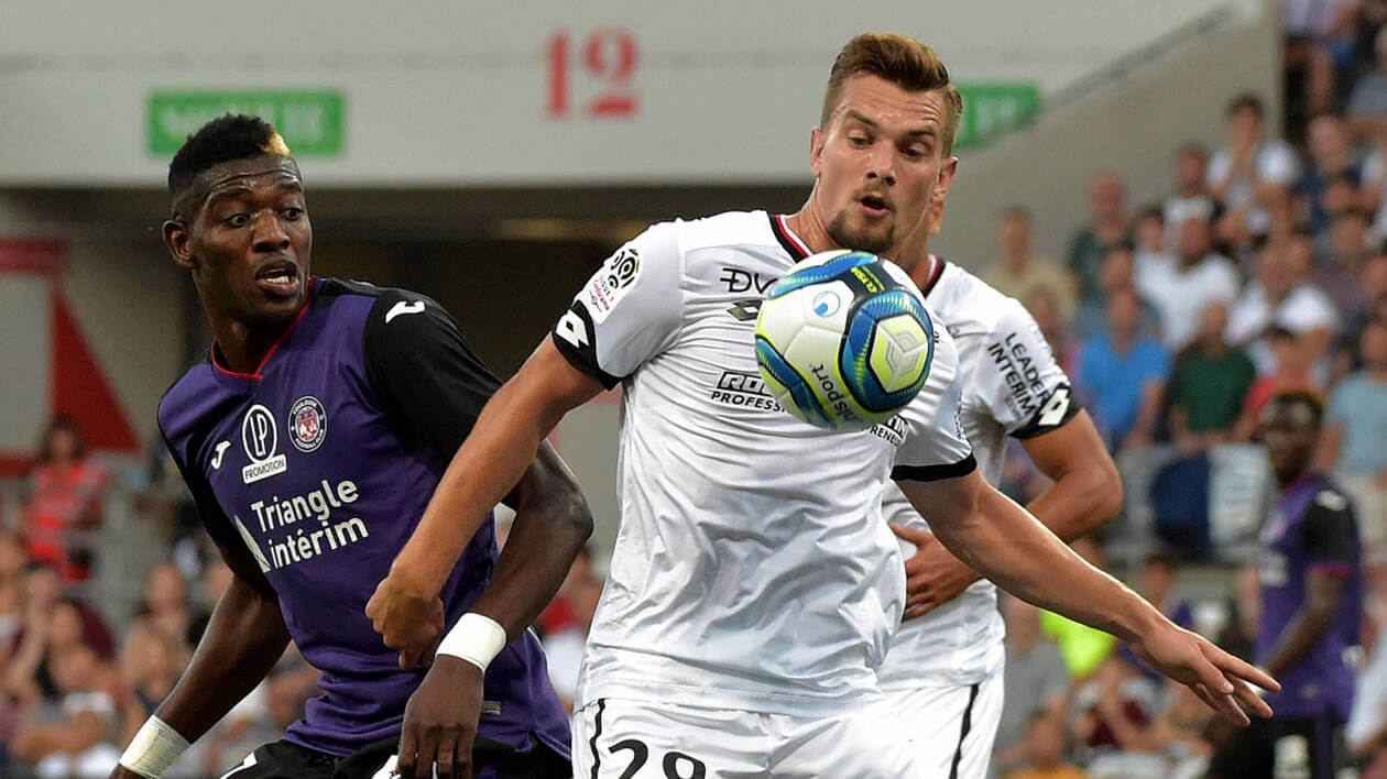 Τρίτη (εντός) και… νικηφόρα