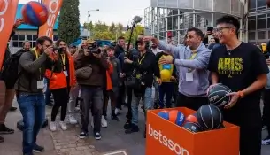 Η Betsson απογείωσε την πρεμιέρα του Αυτοκράτορα – Ο Richard Hsiao στο πλευρό του κόσμου και της ομάδας