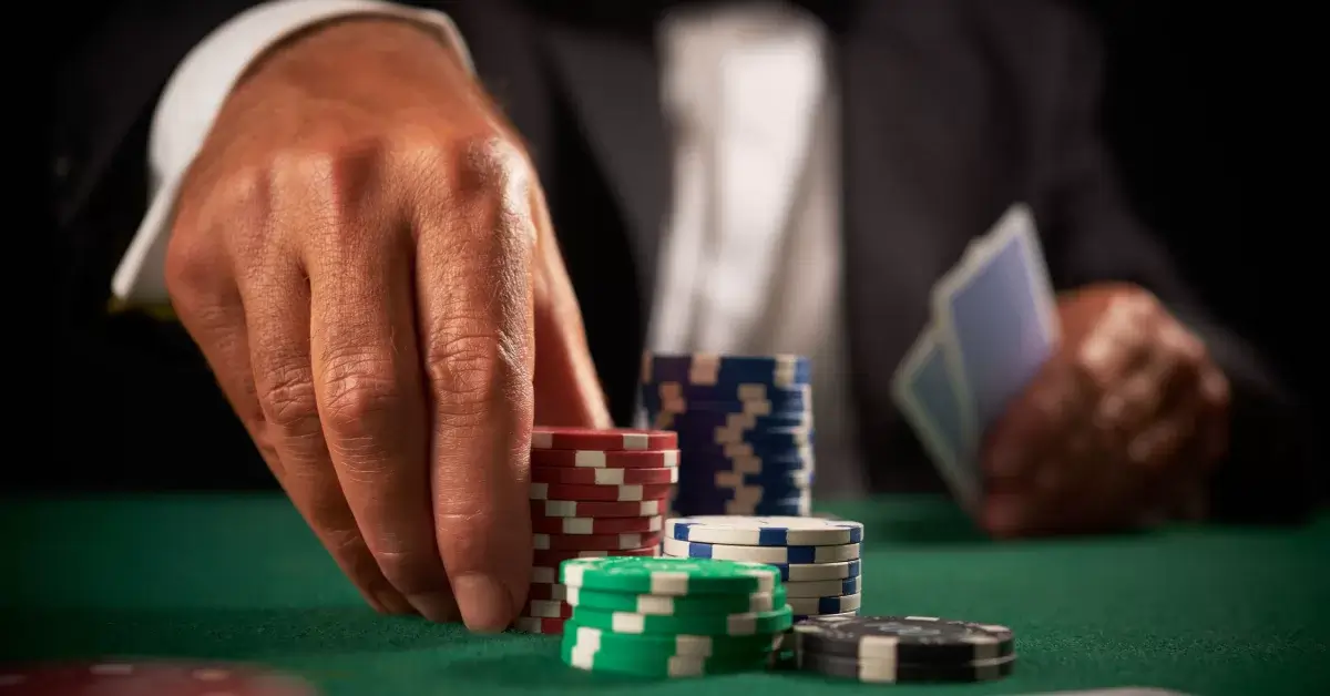 Τζον Τάραμας Stories: “Η βραδιά που κατέληξα στο Αστυνομικό Τμήμα Θεσσαλονίκης”