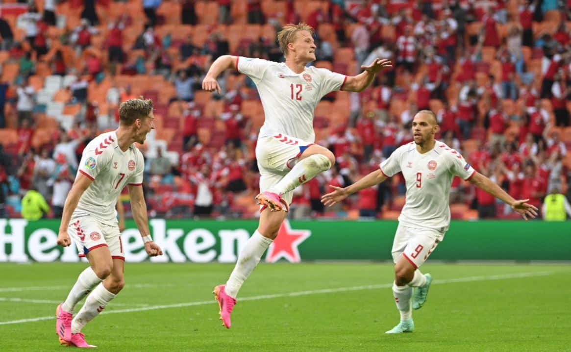 Βολεύτηκαν οι Αγγλοι, υπερέχουν οι Δανοί