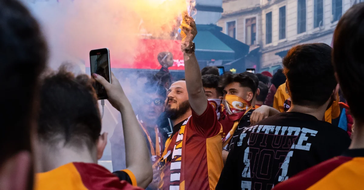 Σκοράρουν και «σβήνουν» κάρτες!