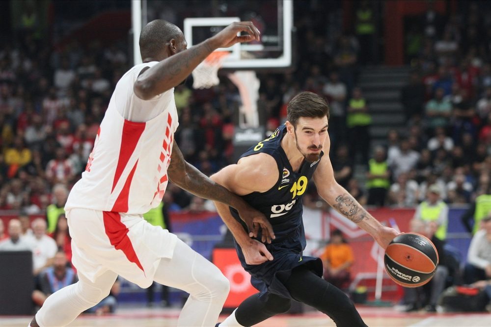 Βάλε παιδί μου τη μπάλα στο καλάθι