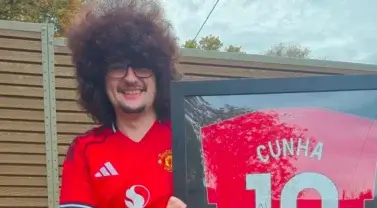 Η απίθανη απόδοση να κουρευτεί ο οπαδός της Μάντσεστερ Γιουνάιτεντ!