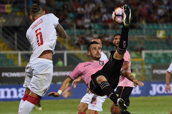 Δυο μεγάλα, τέσσερα νορμάλ