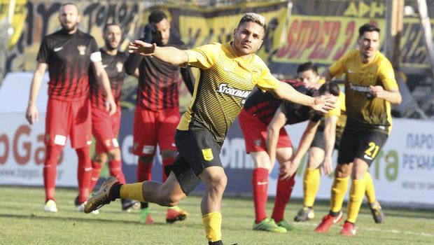 Φούτμπολ Λιγκ: Άσοι,  under, Αρης και Αιγινιακός