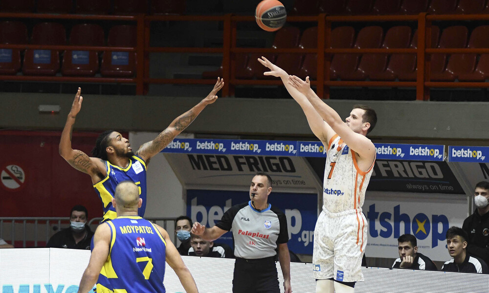 Τα βλέμματα στην Πάτρα