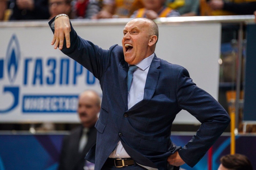 Ο Κουρτινάιτις βγάζει “σπυριά” με το ΣΕΦ