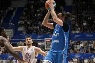 Ο Σβεντ δεν ξέχασε το μπάσκετ και πληρώνει με λίγους πόντους!