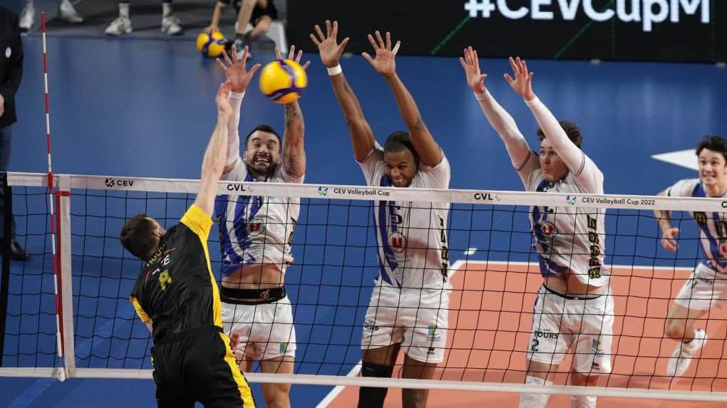 Τρεις επιλογές Βόλεϊ