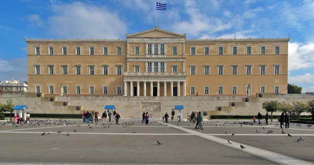 Άδειες 7 ετών με 3 εκατ. ευρώ στις στοιχηματικές