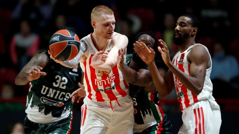 Ισχυρός στην έδρα του